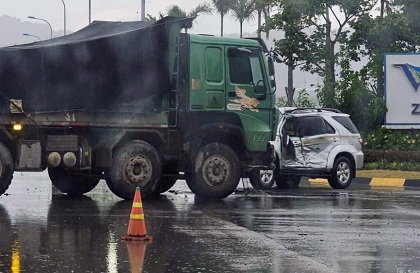 Clip TNGT: Tài xế Toyota Fortuner bị