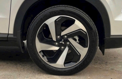 Lốp xe Mitsubishi Xforce thế này là bị sao thế ạ?