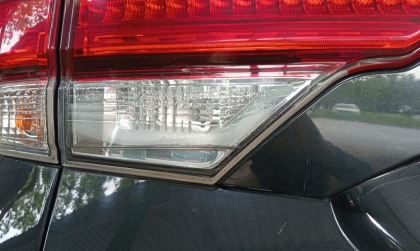 Đèn xe Toyota Rush bị vào nước thì nên xử lý sao?