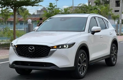 Các bác cho hỏi cách đề máy xe Mazda CX-5 khi hết pin smartkey