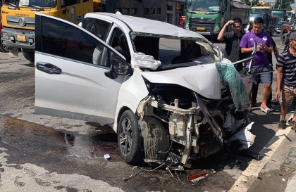 Kinh hoàng, tài xế Mitsubishi Xpander nghi buồn ngủ đấu đầu với xe tải