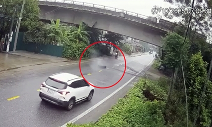 Clip TNGT: Tài xế KIA Seltos hút chết khi lốp xe tải văng từ cao tốc xuống trước mặt