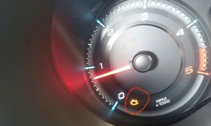 Xe Chevrolet Colorado báo lỗi thế này là sao ạ?