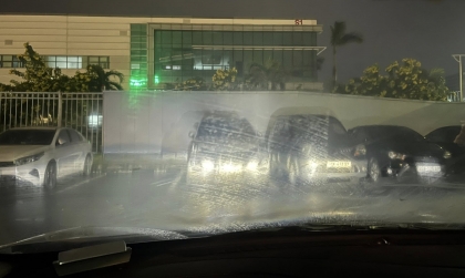 Sao MG ZS bật sấy kính mà lại bị mờ hơn?