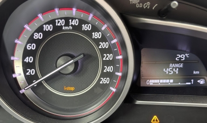 Đồng hồ Mazda 3 báo lỗi thế này là sao các bác?