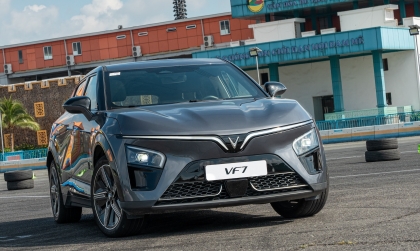 Có ai đi Vf7 bị mất HUD không, có cách nào tự xử lý không ạ?