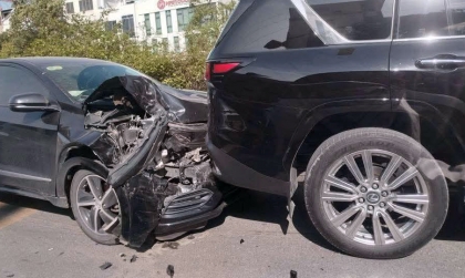 Ảnh TNGT: Honda HR-V biến dạng không nhận ra hình hài vì đâm vào đuôi Lexus LX600