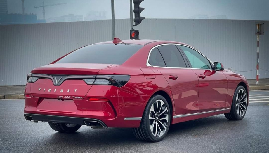 Lux A tự bị bật nắp bình xăng thì xử lý thế nào?