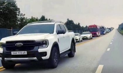 Ý thức Giao thông: Tin hay không tuỳ bạn, cầm lái chiếc Ford Ranger