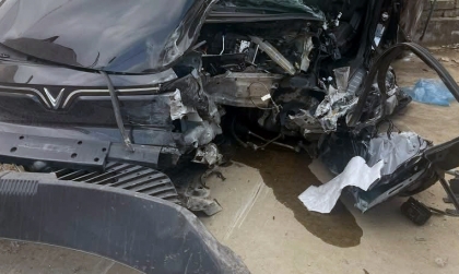 Clip TNGT: Toàn cảnh vụ VinFast Limo Green đổ đèo đấu đầu với xe khách tại Pà Cò (Hoà Bình cũ)