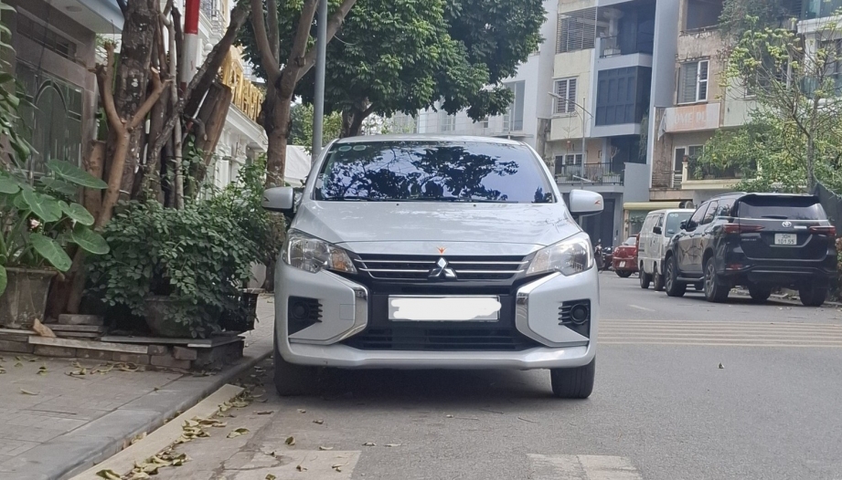 Sao xe Mitsubishi Attrage nặng vô lăng thế các bác?