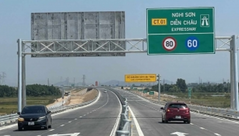 Kinh nghiệm lái xe trên đường nghỉ Tết Thống Nhất (P.4): Cách nhập đường cao tốc đúng cách và an toàn nhất