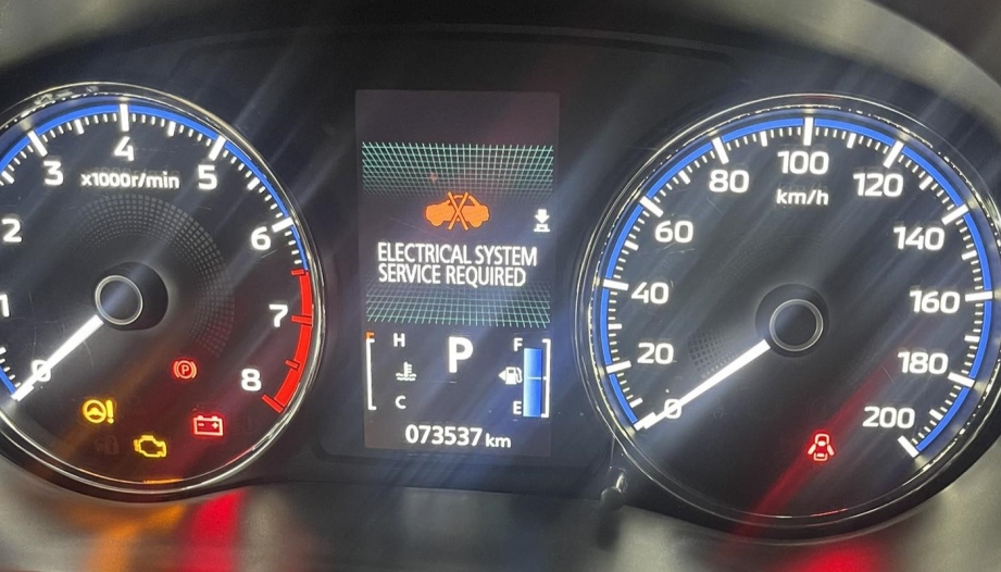 Mitsubishi Xpander báo lỗi trên đồng hồ thế này là bị gì?