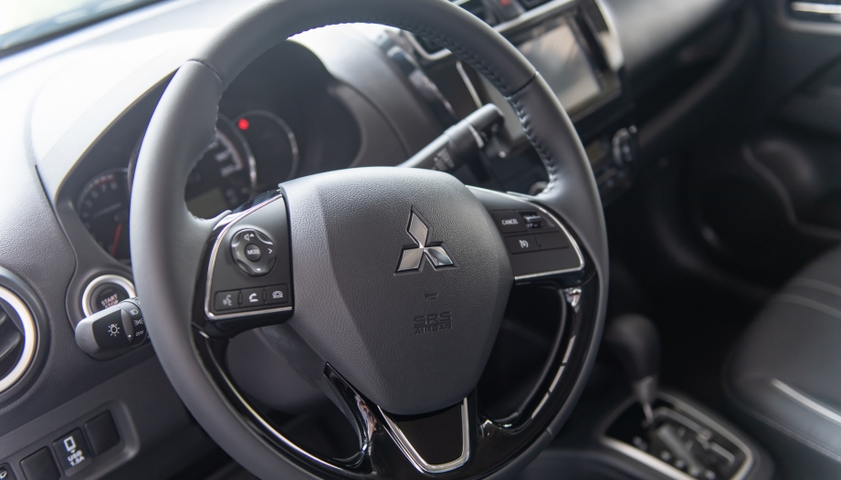 Mitsubishi Attrage bị lỗi gì mà bị nhấp nhảy biểu tượng bình xăng thế ạ