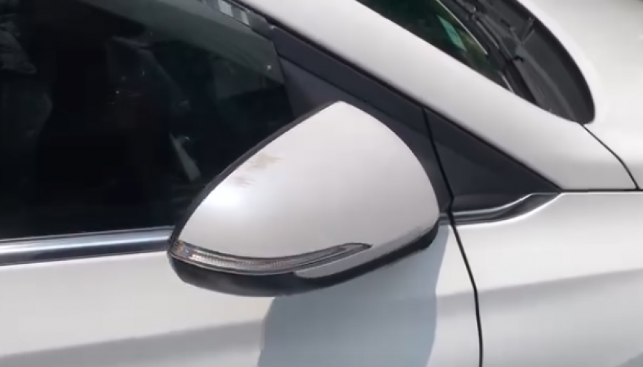 Gương gập điện của Hyundai Accent không vào hết do vấn đề gì?