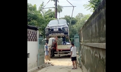 Clip TNGT: Ngỡ ngàng với cách thử chất lượng giảm xóc của Mitsubishi Xpander