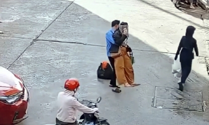 Clip: Gấu nhà bác nào, ra bê về này..., tắc hết đường bây giờ