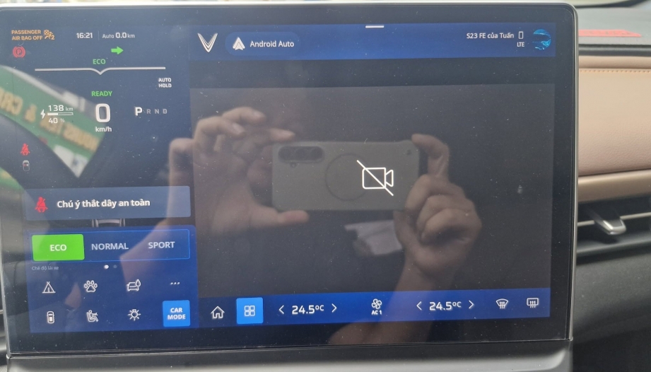 Các bác chỉ giáo cam xe Vf6 không hiện thế này?