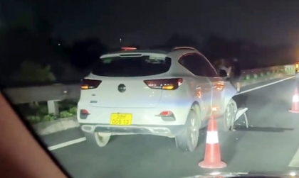 Clip TNGT: MG ZS tan nát vì đâm vào đuôi Defender trên cao tốc Pháp Vân - Cầu Giẽ