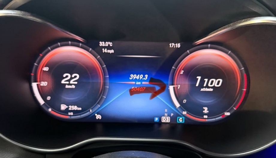 Xin hướng xử lý xe Mercedes GLC bị giật khi tăng ga