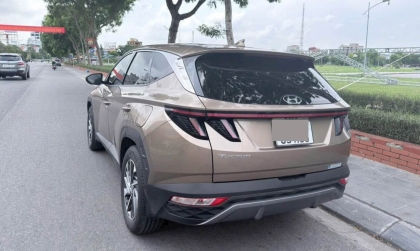 Sao xe Hyundai Tucson bị chảy nước vào cốp khi trời mưa thế các bác?