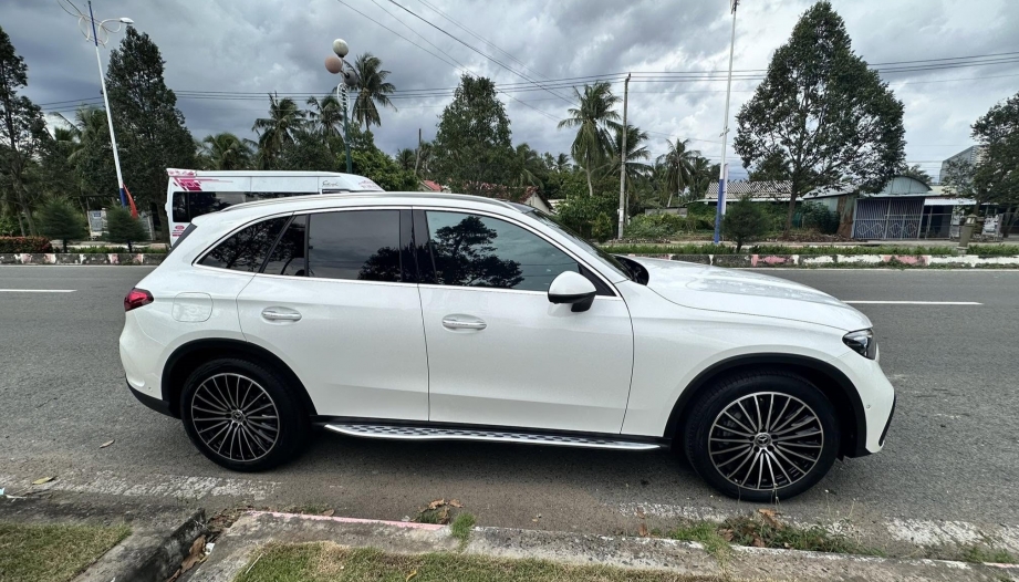 Mercedes GLC 200 của em bị lỗi gì mà tự nhiên nổi cá vàng thế nhỉ?