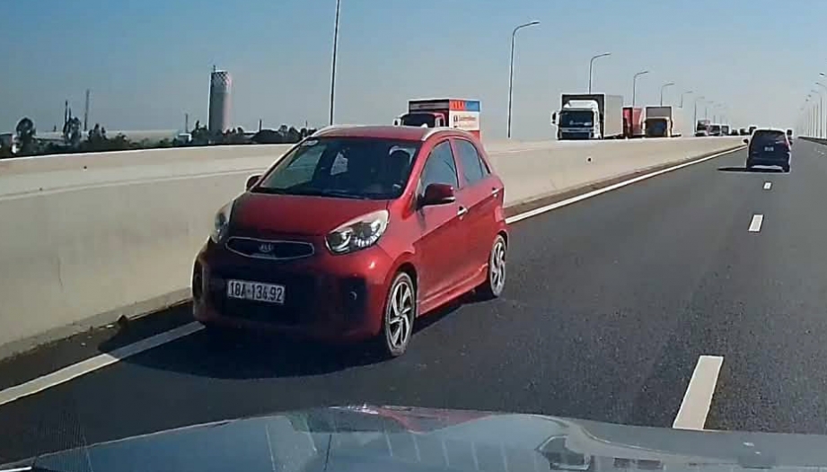Clip: Bác tài KIA Morning chắc chưa biết mức phạt khi đi ngược chiều trên cao tốc
